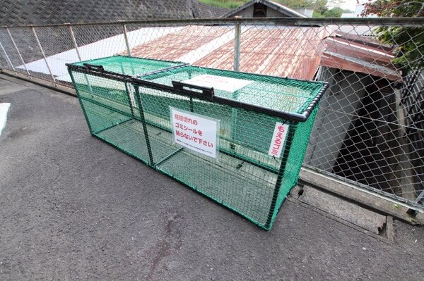 建物設備(敷地内ゴミ捨場)