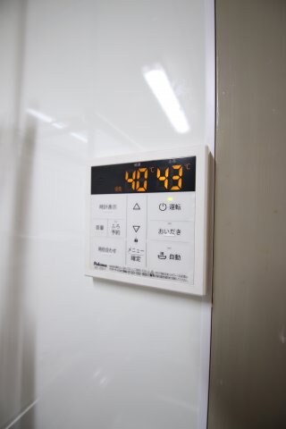 物件内観写真25　(給湯器リモコン)