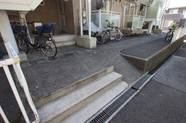 物件内観写真4　(駐輪場)