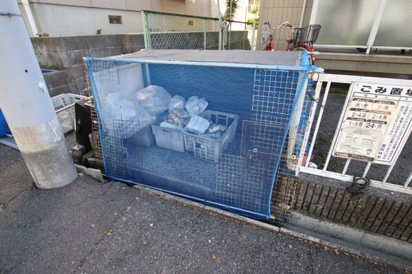 建物設備(敷地内ゴミ置き場)