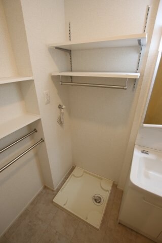 物件内観写真17　(室内洗濯機置場)