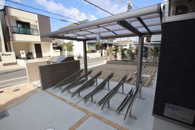 物件内観写真4　(駐輪場)