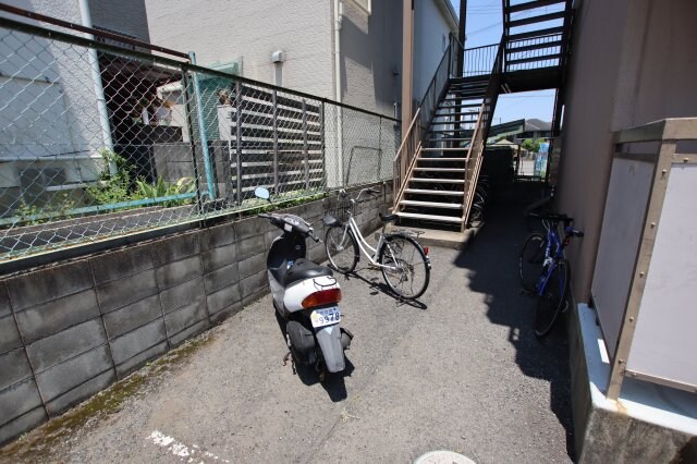 物件内観写真4　(駐輪場)