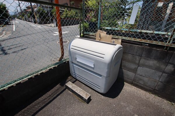 建物設備(敷地内ゴミ捨場)