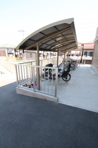 物件内観写真4　(駐輪場)