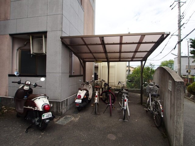 物件内観写真3　(駐輪場)