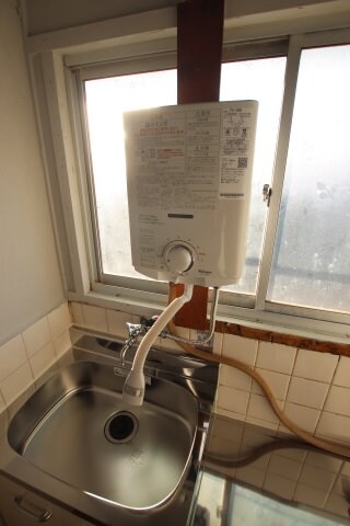 物件内観写真9　(瞬間湯沸かし器)