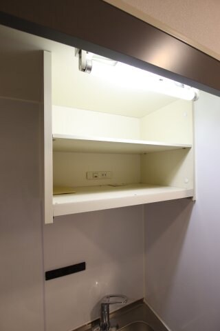 物件内観写真15　(吊戸棚)