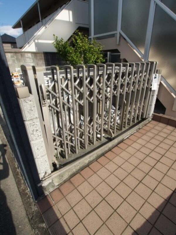 建物設備(敷地内ゴミ置き場)