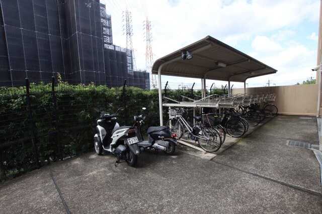 物件内観写真4　(駐輪場)