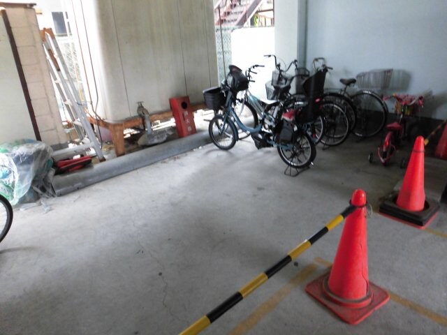 物件内観写真5　(駐輪場)