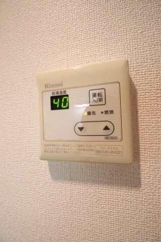 物件内観写真20　(給湯器リモコン)