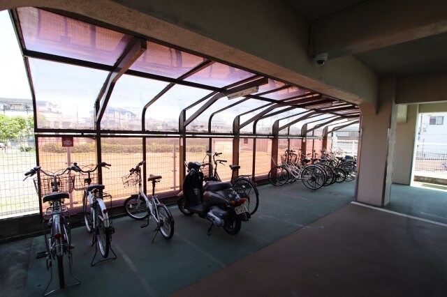 物件内観写真4　(駐輪場)