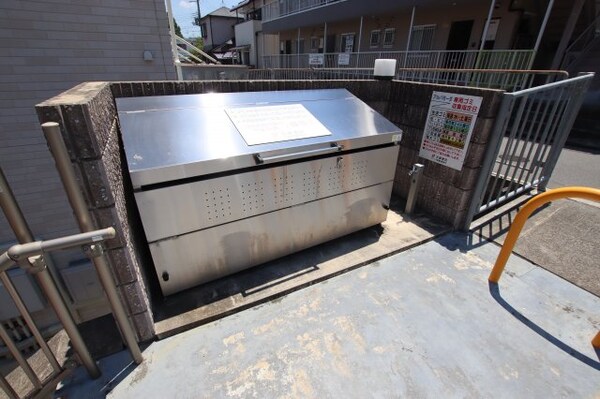 建物設備(敷地内ゴミ捨場)