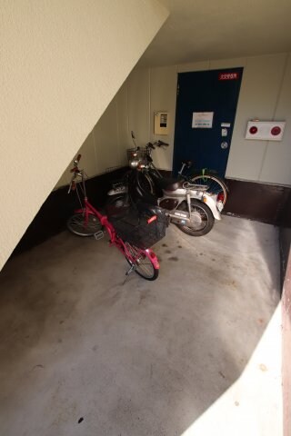 物件内観写真4　(駐輪場)