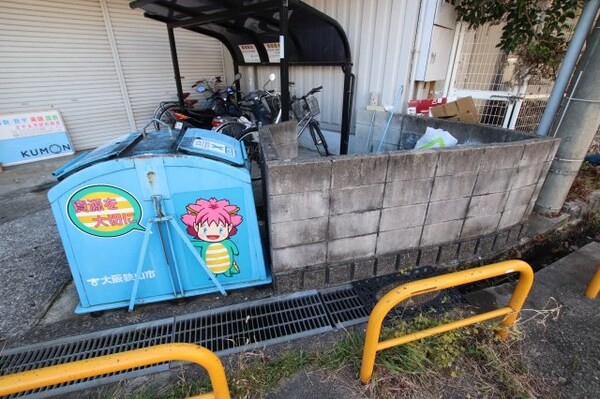 建物設備(敷地内ゴミ捨場)