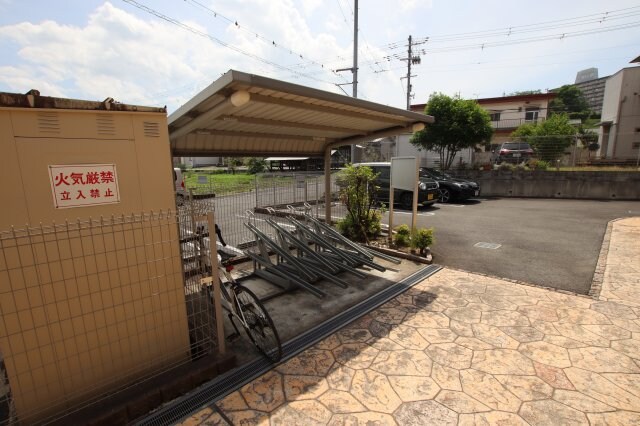 物件内観写真4　(駐輪場)