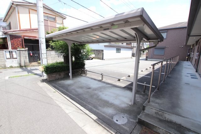 物件内観写真4　(駐輪場)