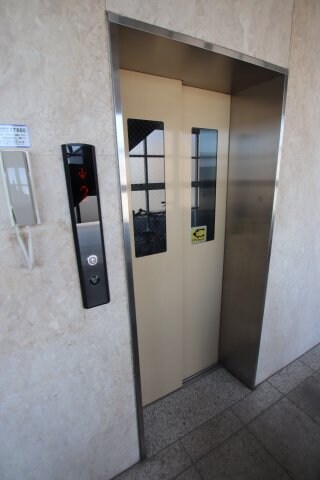 物件内観写真5　(エレベーター)