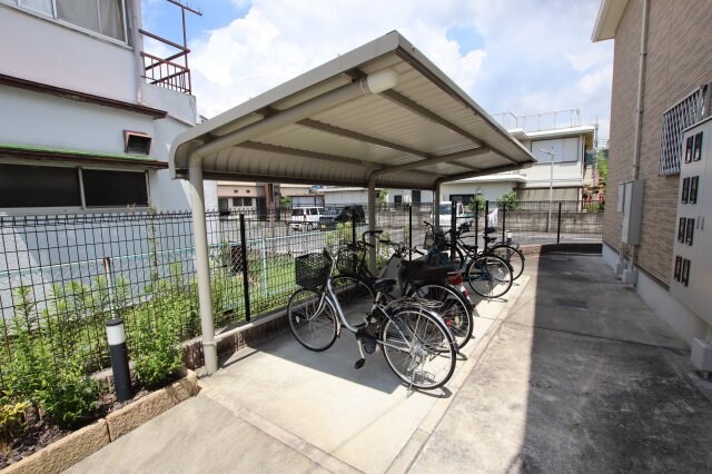 物件内観写真4　(駐輪場)