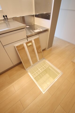 物件内観写真19　(床下収納)