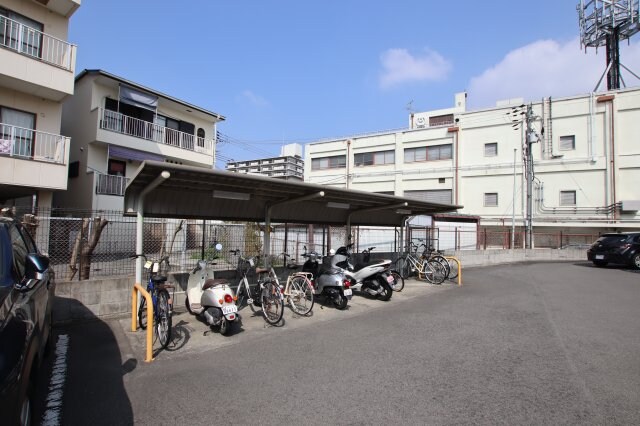 物件内観写真4　(駐輪場)