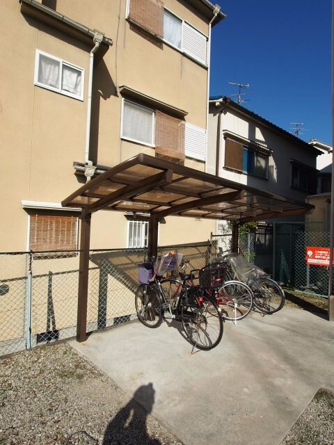物件内観写真4　(駐輪場)