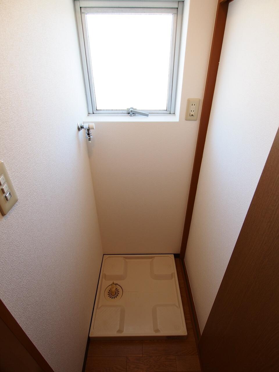 物件内観写真7　(室内洗濯機置場)