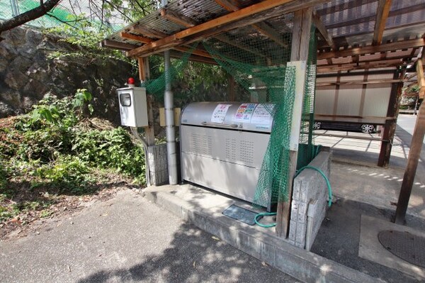 建物設備(敷地内ゴミ捨場)