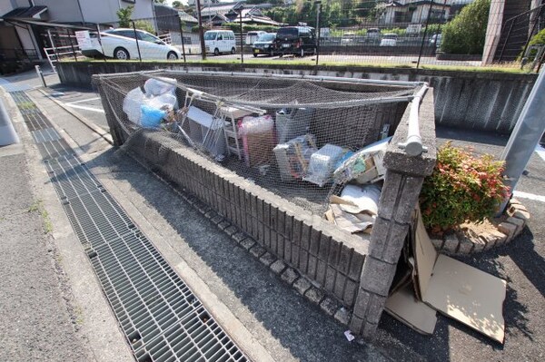 建物設備(敷地内ゴミ捨場)