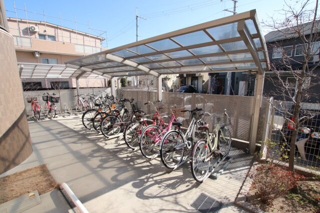 物件内観写真4　(駐輪場)