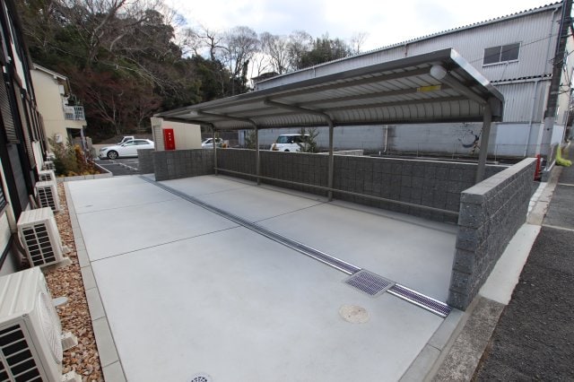 物件内観写真4　(駐輪場)