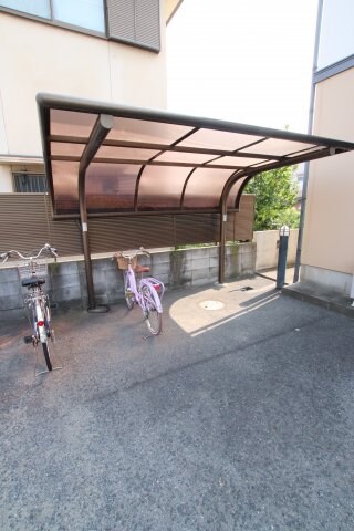 物件内観写真4　(駐輪場)