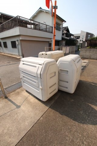 物件内観写真5　(ゴミ捨場)