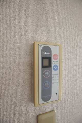 物件内観写真19　(給湯器リモコン)