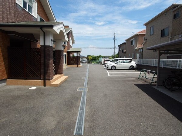 建物設備(敷地内ゴミ捨場)