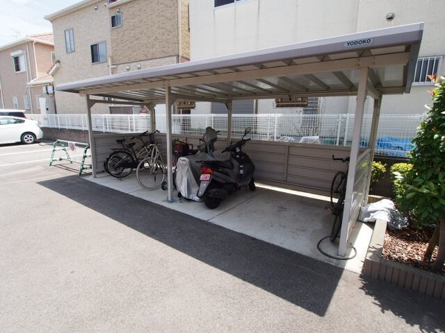 物件内観写真6　(駐輪場)