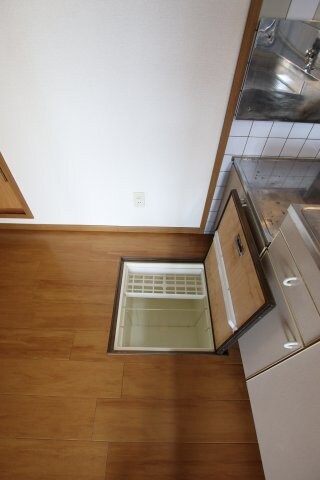 物件内観写真11　(床下収納)