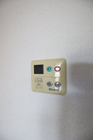 物件内観写真16　(給湯器リモコン)