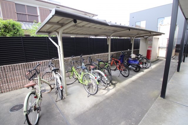 物件内観写真4　(駐輪場)