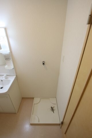 物件内観写真14　(室内洗濯機置場)