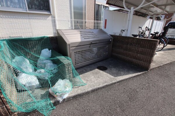 建物設備(敷地内ゴミ置き場)
