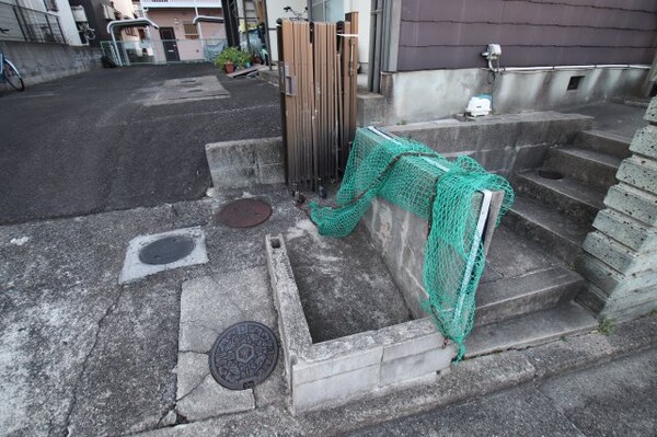 建物設備(敷地内ゴミ捨場)
