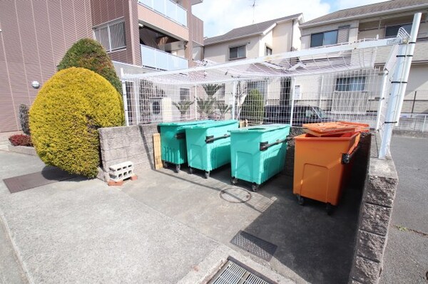 建物設備(敷地内ゴミ捨場)