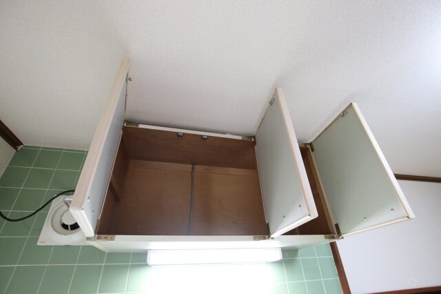物件内観写真9　(吊戸棚)
