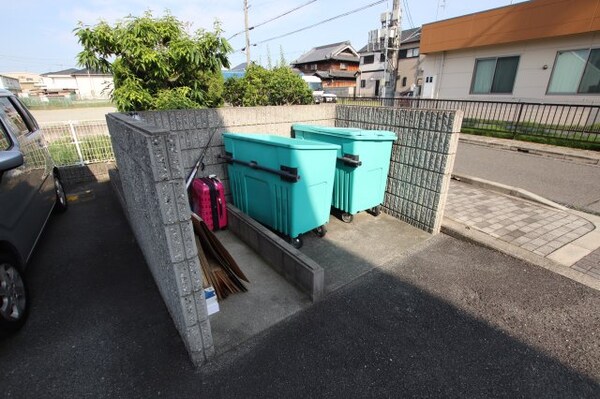 建物設備(敷地内ゴミ捨場)