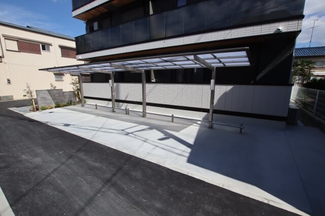 物件内観写真4　(駐輪場)