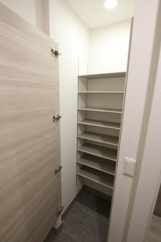 物件内観写真7　(シューズクローク)
