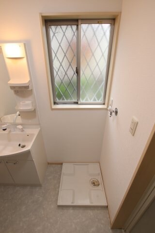 物件内観写真14　(室内洗濯機置場)