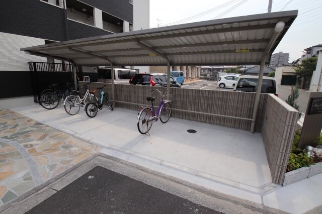 物件内観写真4　(駐輪場)